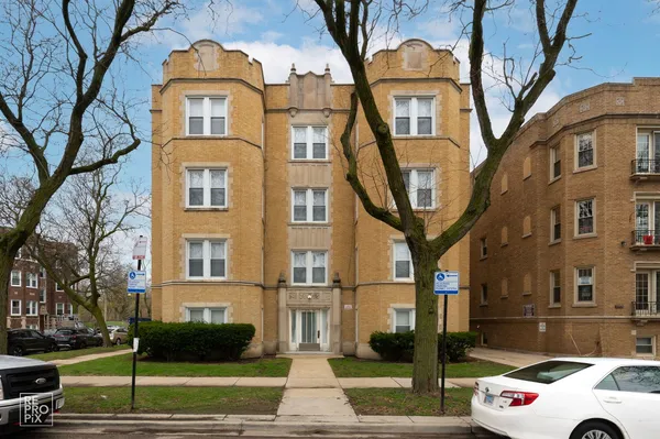 $2,395 | 2156 West Arthur Avenue, Unit 1, Chicago, IL 60645