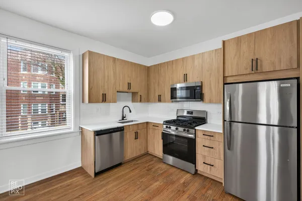 $2,395 | 2156 West Arthur Avenue, Unit 1, Chicago, IL 60645