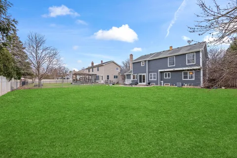 $595,000 | 2806 Stanford Drive, Arlington Heights, IL 60004