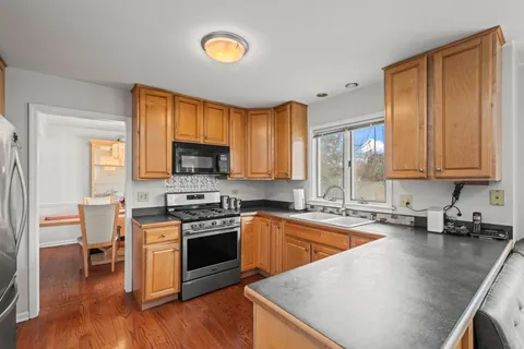 $595,000 | 2806 Stanford Drive, Arlington Heights, IL 60004