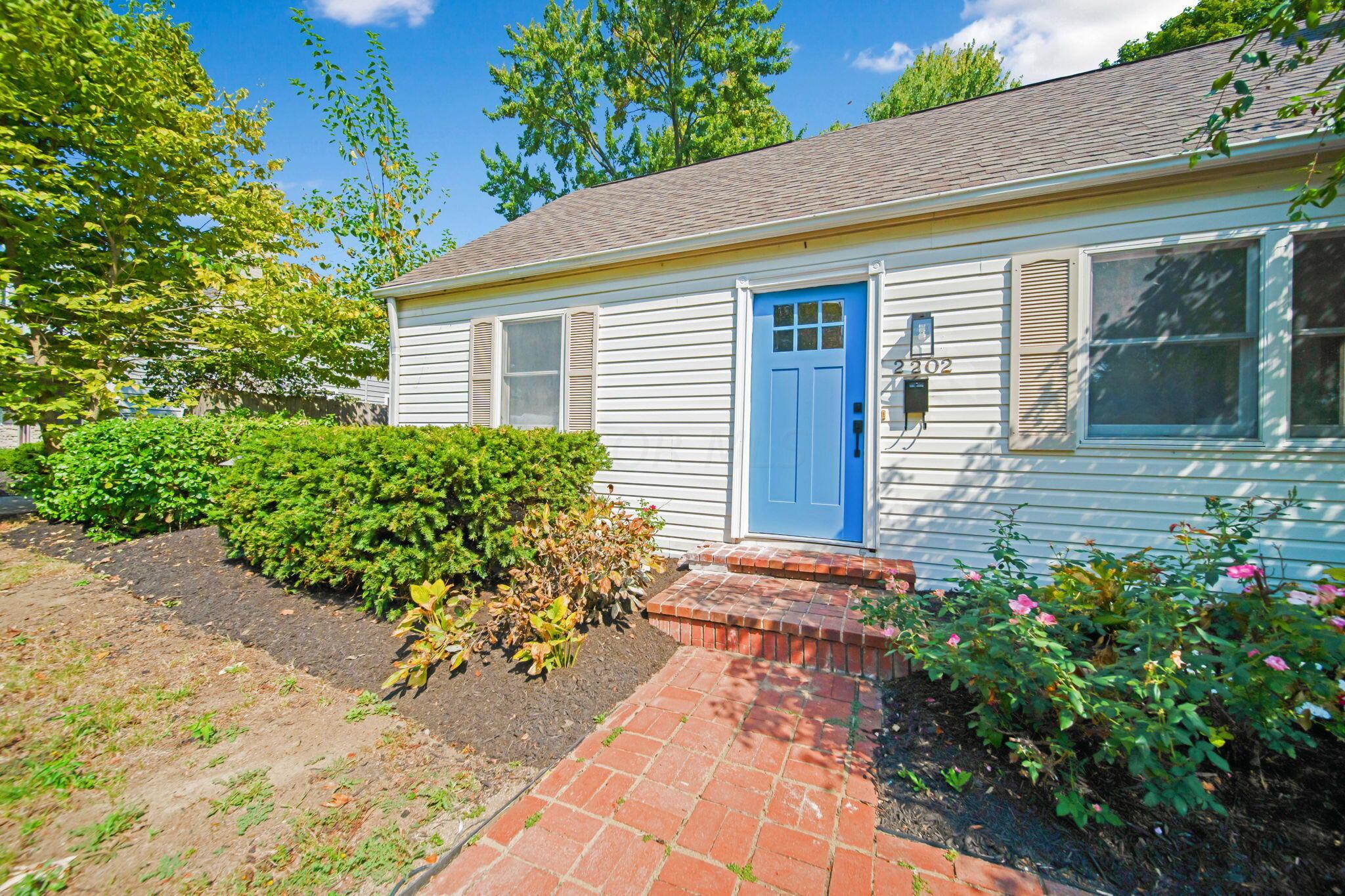 2202 Edgevale Road Columbus, OH 43221 - Photo 3 of 35 2202 Edgevale Road