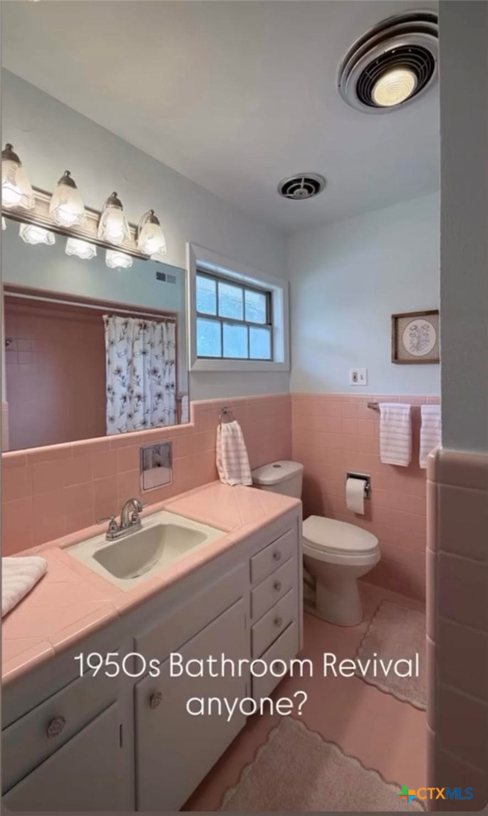 1601 North 15th Street Temple, TX 76501 - Photo 13 of 18 Master Bathroom