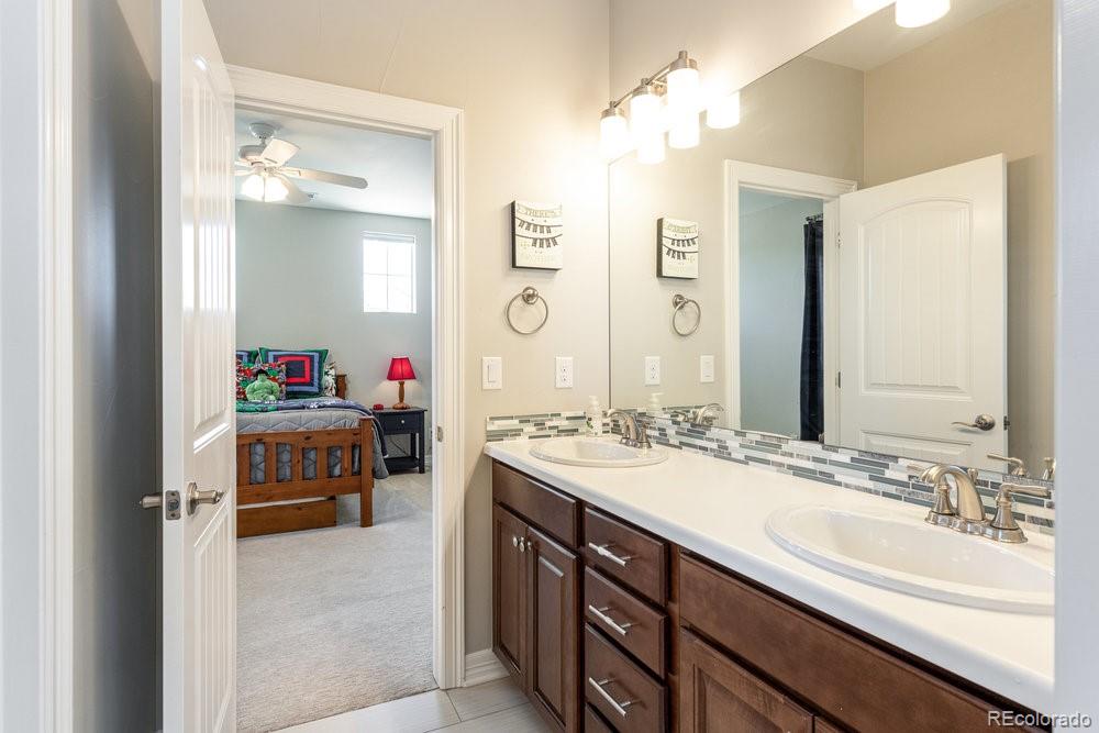 10769 Sundial Rim Road Highlands Ranch, CO 80126 - Photo 23 of 40