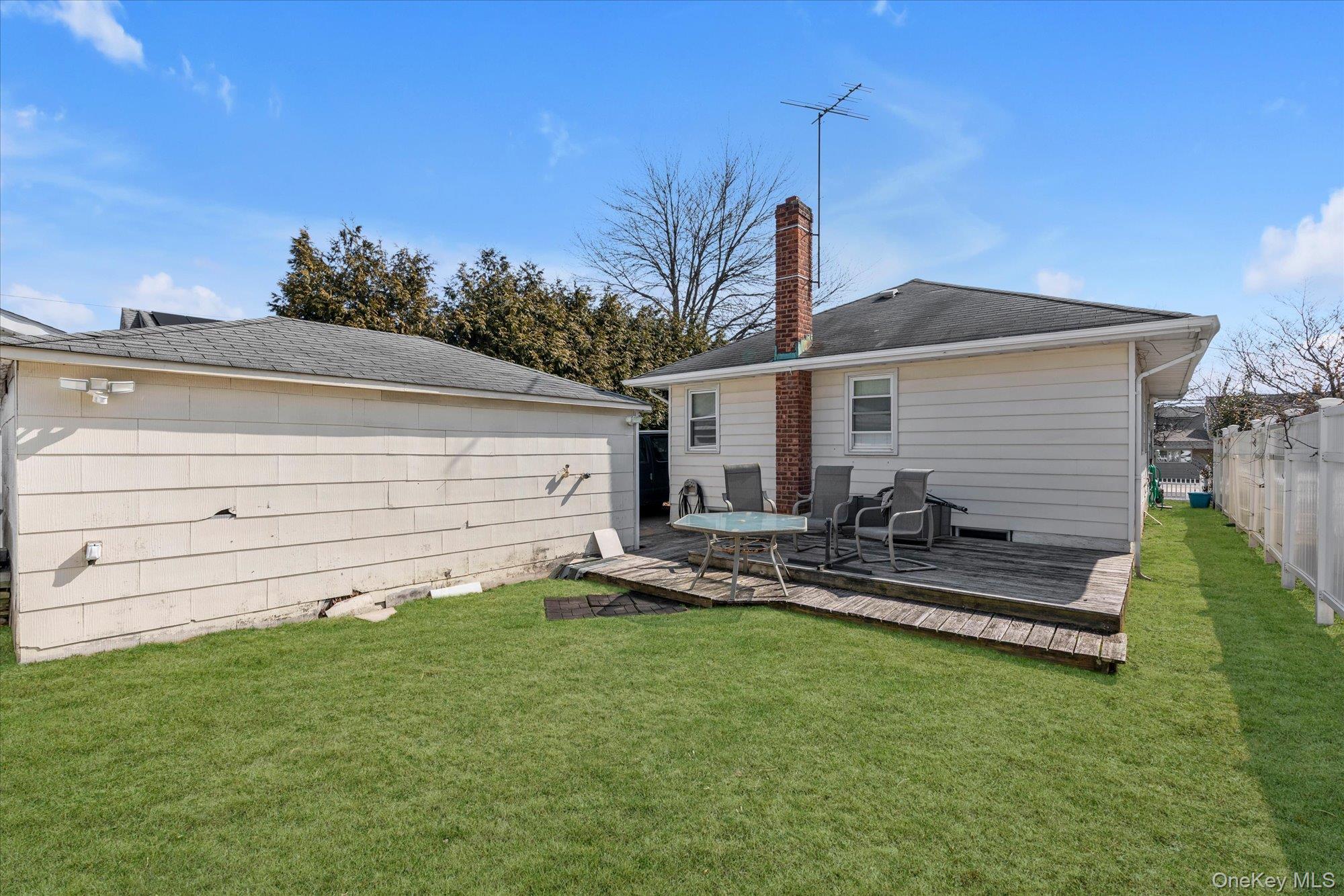 2463 Lindy Road Westbury, NY 11590 - Photo 15 of 17