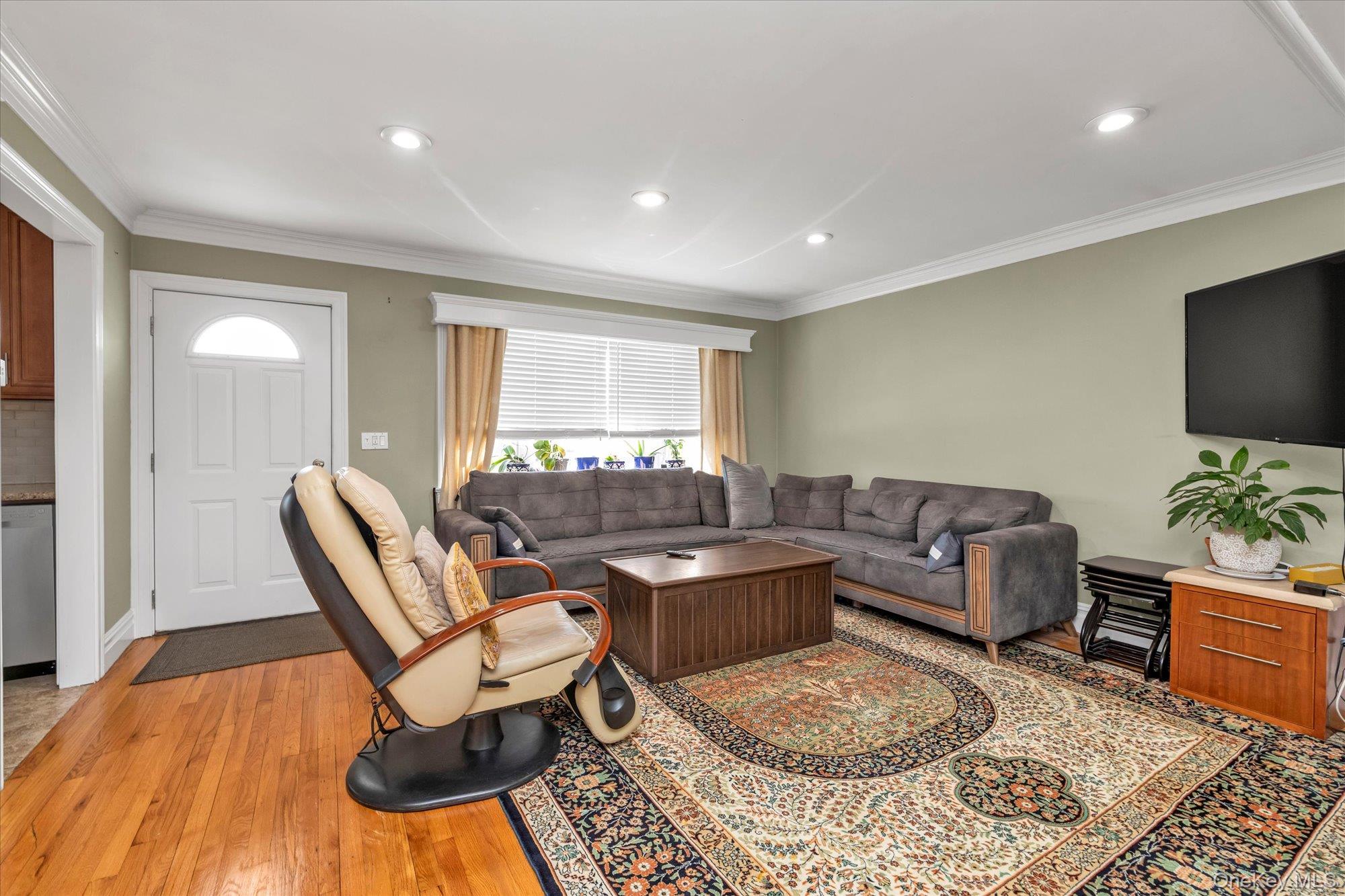 2463 Lindy Road Westbury, NY 11590 - Photo 2 of 17