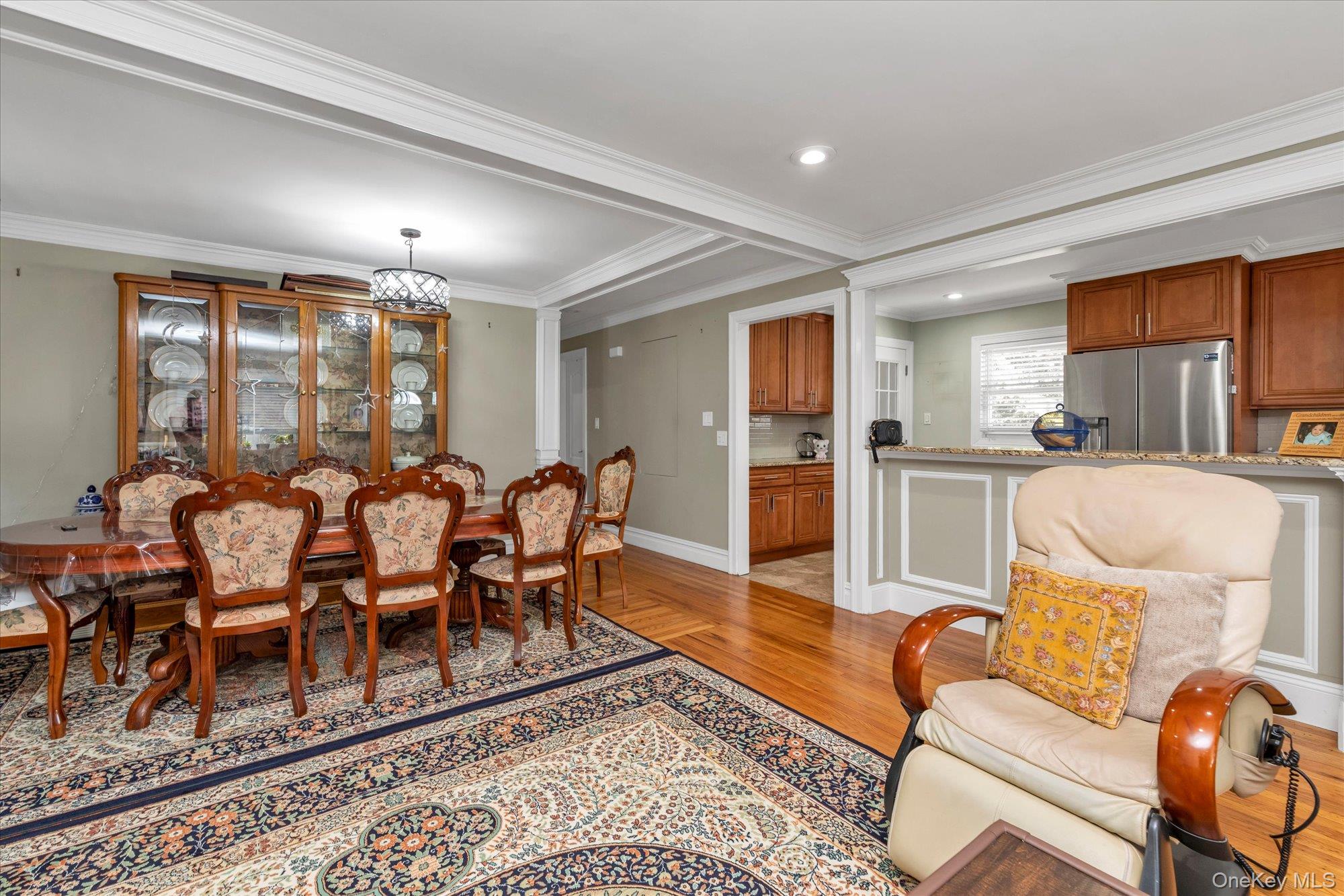 2463 Lindy Road Westbury, NY 11590 - Photo 4 of 17