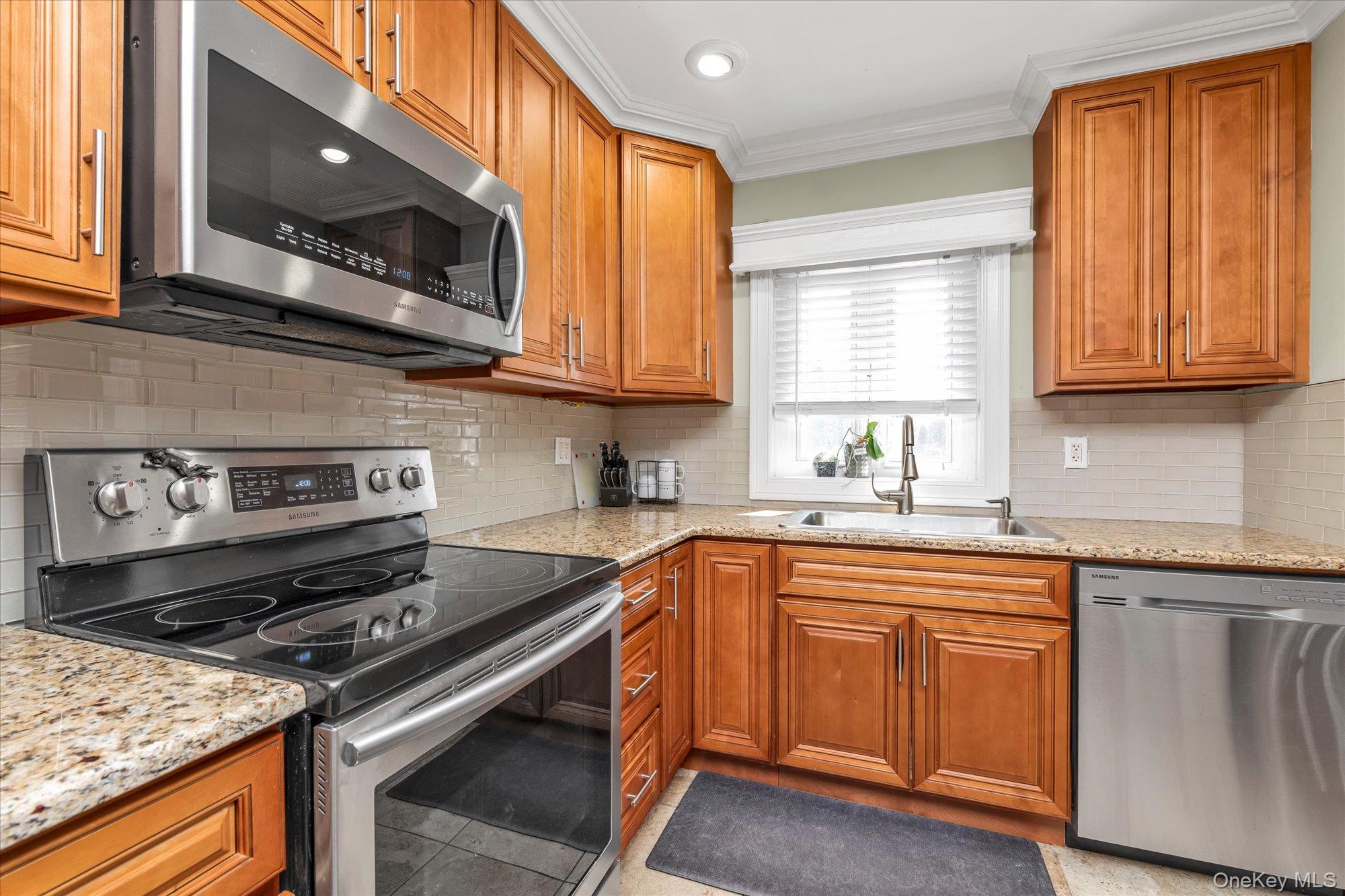 2463 Lindy Road Westbury, NY 11590 - Photo 7 of 17