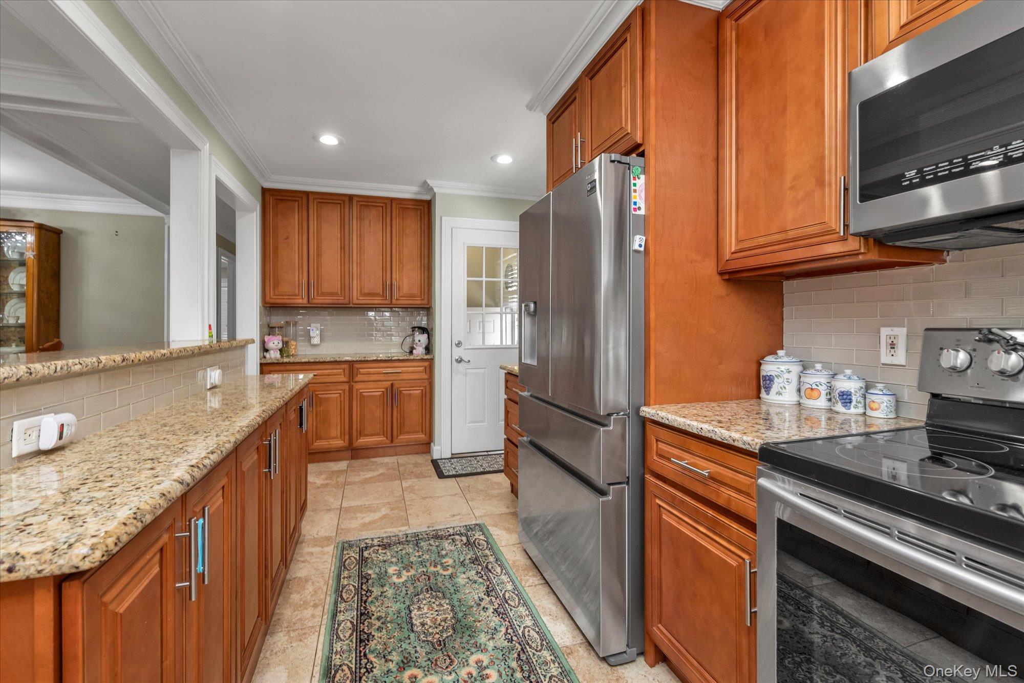 2463 Lindy Road Westbury, NY 11590 - Photo 8 of 17