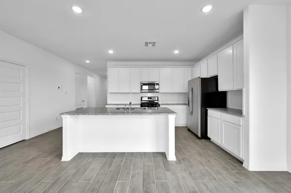 $2,200 | 9699 Caney Trails Road, Conroe, TX 77303