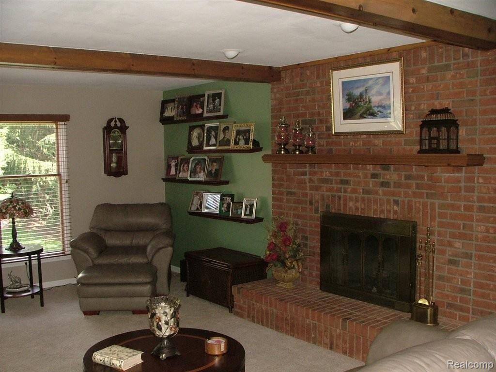 4071 Van Amberg Road Brighton, MI 48114 - Photo 7 of 25 Great Room