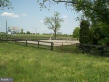 38472 Nixon Road Purcellville, VA 20132 - Photo 8 of 10 Got horses? Ride them in the arena!