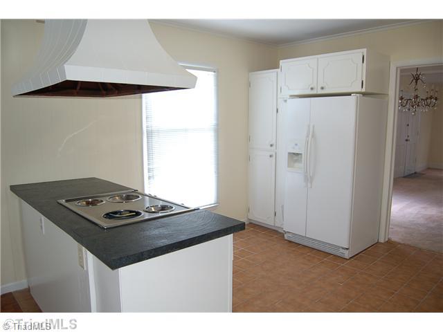 2002 Hickswood Road High Point, NC 27265 - Photo 5 of 11 Kitchen.