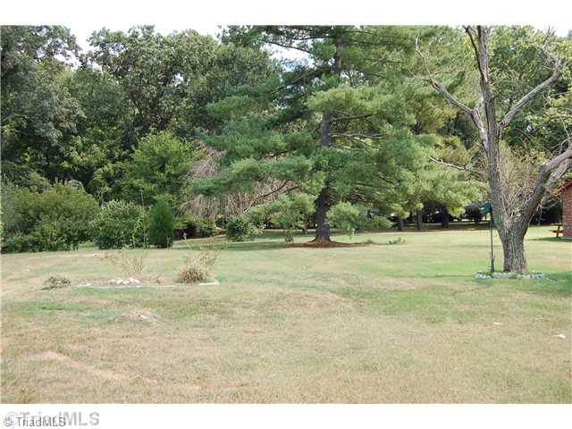 2002 Hickswood Road High Point, NC 27265 - Photo 8 of 11 Yard/Garden.