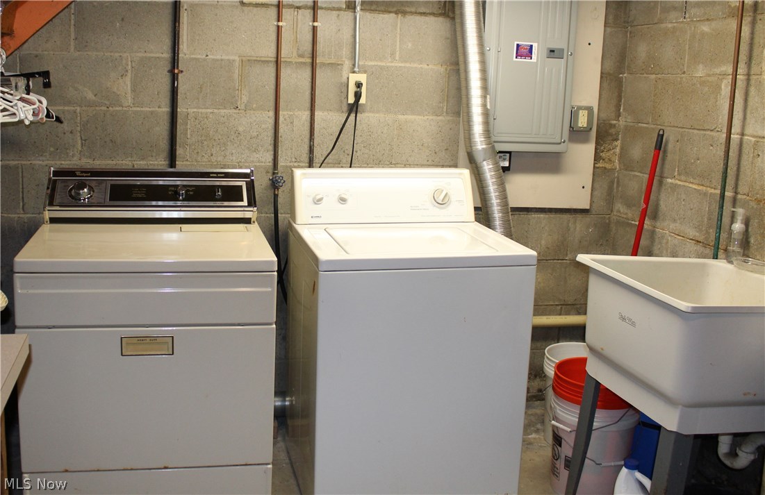 1825 Walnut Road Kent, OH 44240 - Photo 19 of 23 Laundry area of the unfinished basement. The washer and dryer are not included in the sale. Note the new (2017) electric panel.
