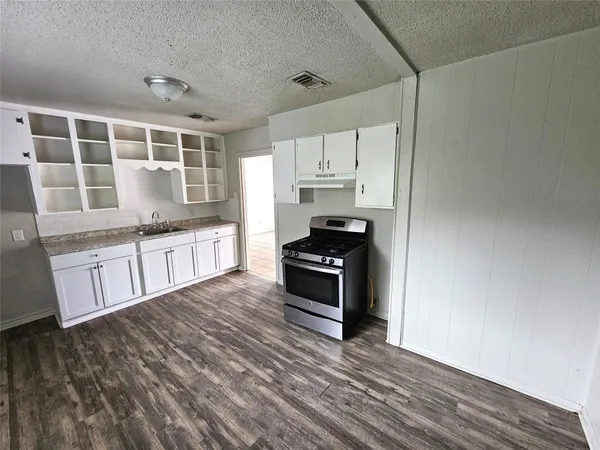 $1,600 | 3018 Robinson Boulevard, Texas City, TX 77590