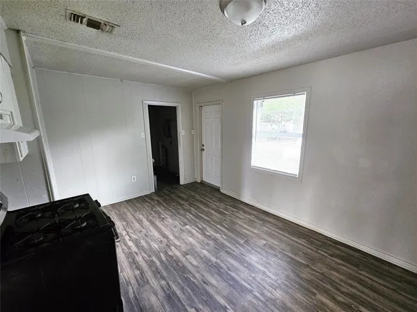 $1,600 | 3018 Robinson Boulevard, Texas City, TX 77590