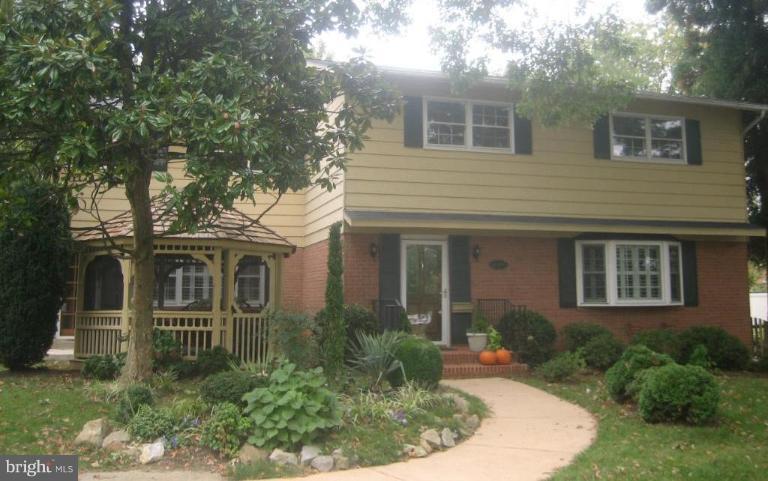 11309 Gainsborough Road Potomac, MD 20854 - Photo 1 of 13 Exterior (Main)