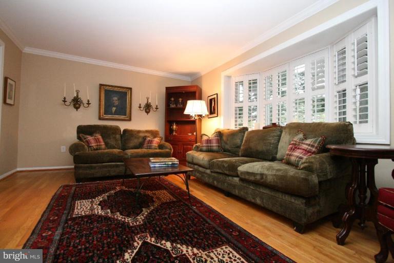 11309 Gainsborough Road Potomac, MD 20854 - Photo 2 of 13 Living Room
