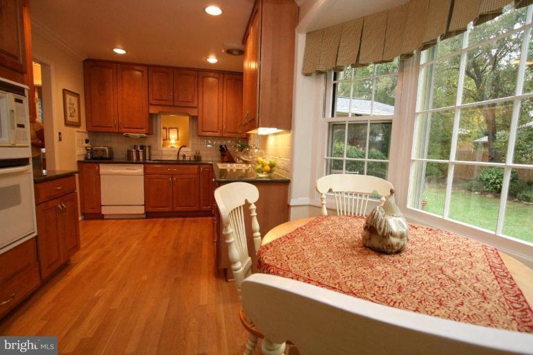11309 Gainsborough Road Potomac, MD 20854 - Photo 4 of 13 Kitchen #2