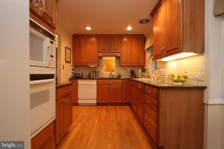 11309 Gainsborough Road Potomac, MD 20854 - Photo 5 of 13 Kitchen #3