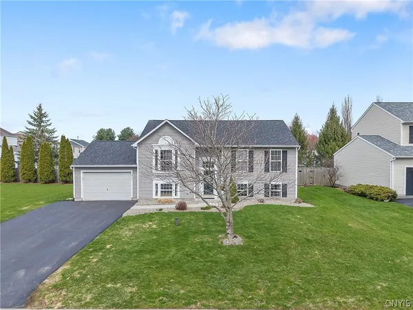 $325,000 | 5015 Dongara Lane, Clay, NY 13041