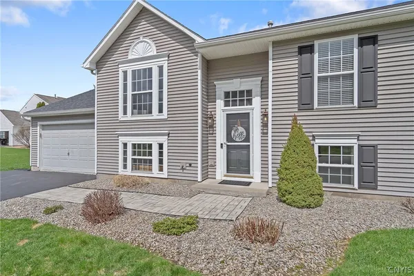 $325,000 | 5015 Dongara Lane, Clay, NY 13041