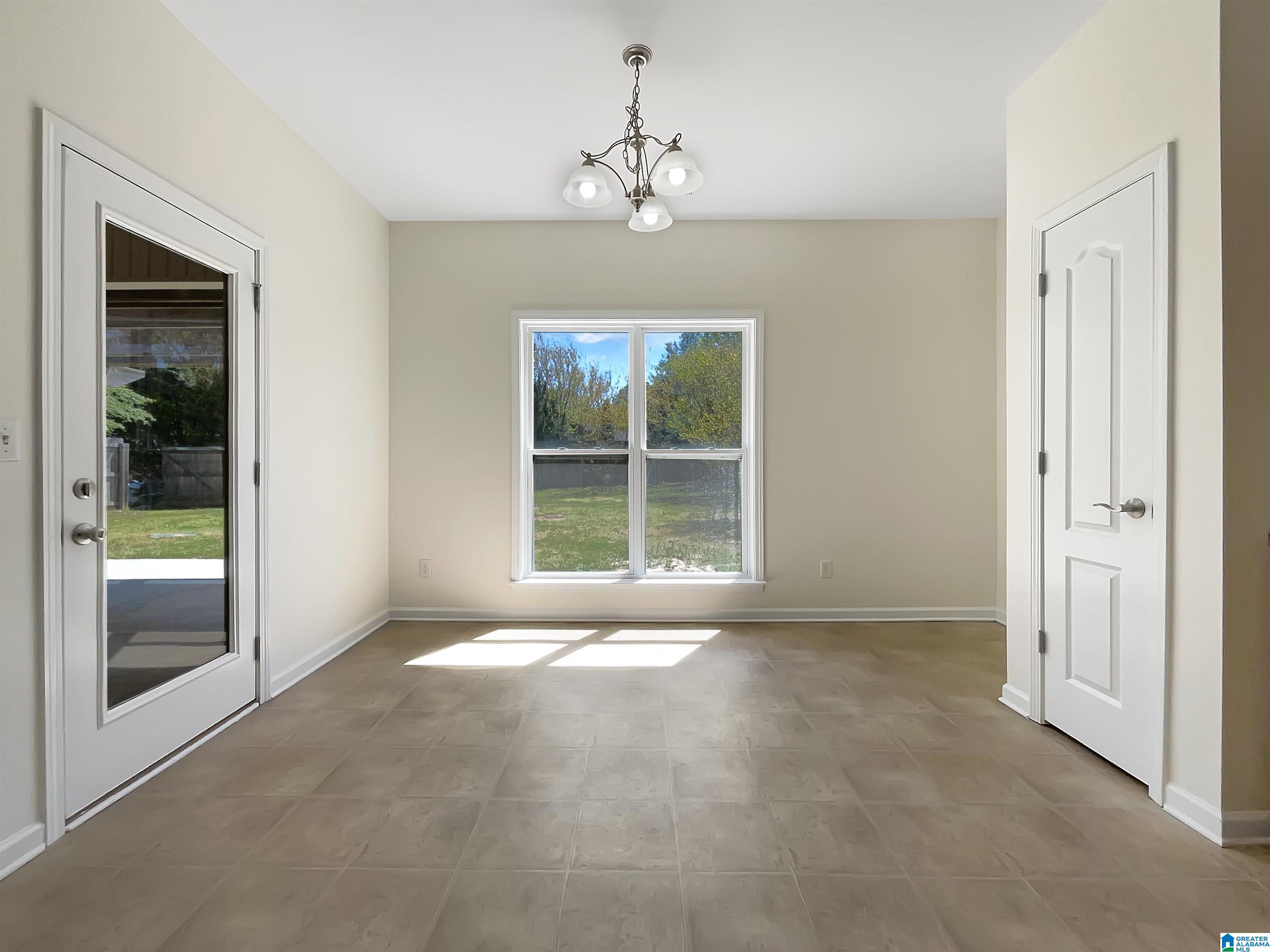 6833 Valley Lane Leeds, AL 35094 - Photo 4 of 18