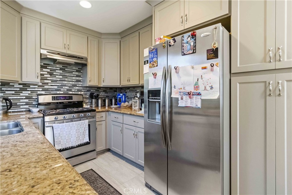 19406 Enadia Way Reseda, CA 91335 - Photo 15 of 34