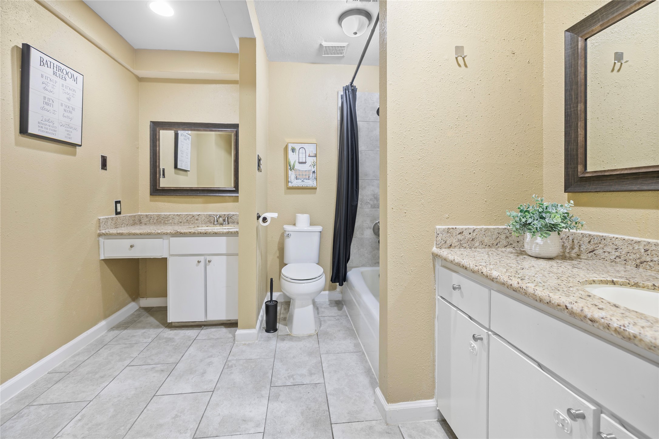 1425 Springrock Lane, Unit 4 Houston, TX 77055 - Photo 17 of 21 Gallery Image 17