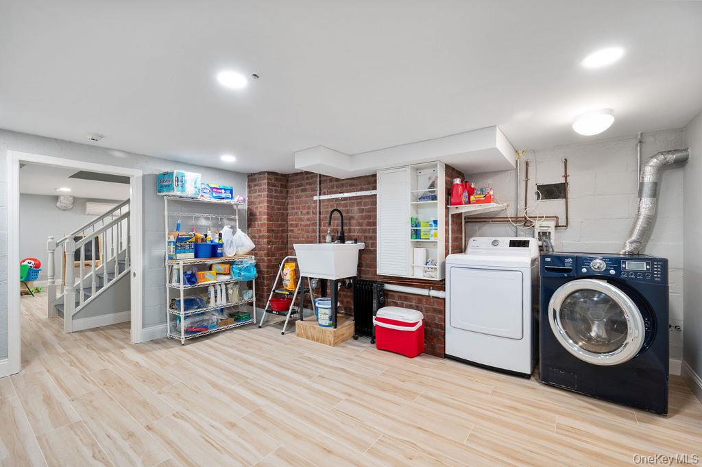 22 Crane Road Scarsdale, NY 10583 - Photo 20 of 32 Lower level Laundry Room.