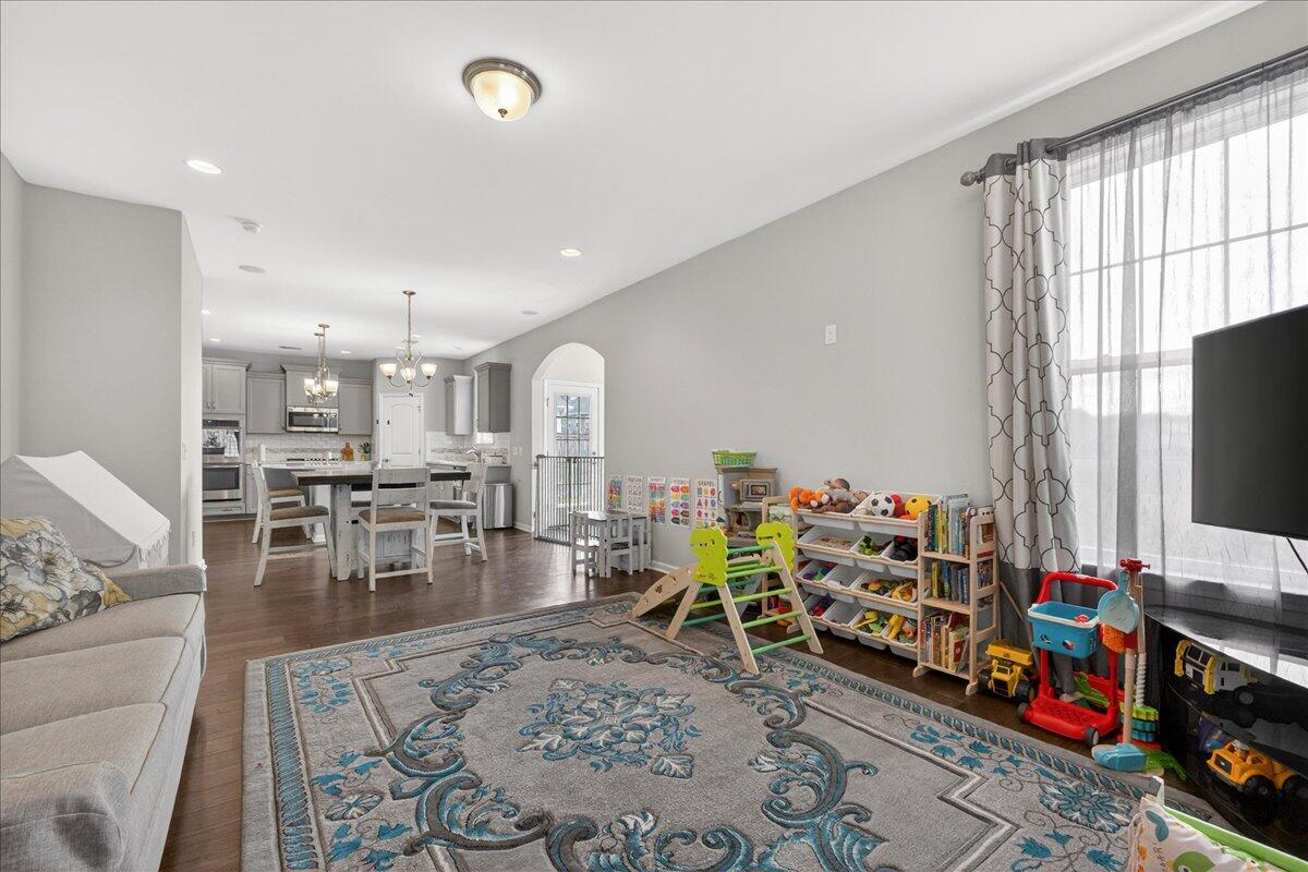 116 Rouen Lane Summerville, SC 29486 - Photo 19 of 48 Living Room