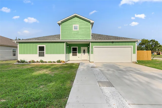 a front view of house with yard
