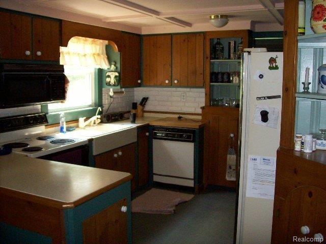 67 Gray Road Lapeer, MI 48446 - Photo 4 of 10 Gray Kitchen.JPG