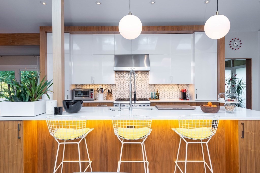12 Alexandra Road Lynnfield, MA 01940 - Photo 15 of 42 a kitchen with a table and chairs