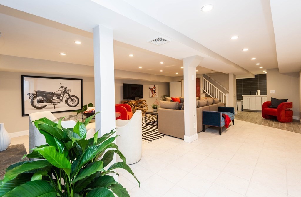 12 Alexandra Road Lynnfield, MA 01940 - Photo 30 of 42 a living room with furniture and a potted plant