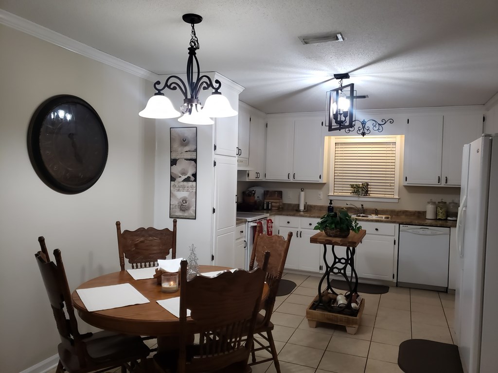 2190 Honeysuckle Road Dothan, AL 36301 - Photo 5 of 31