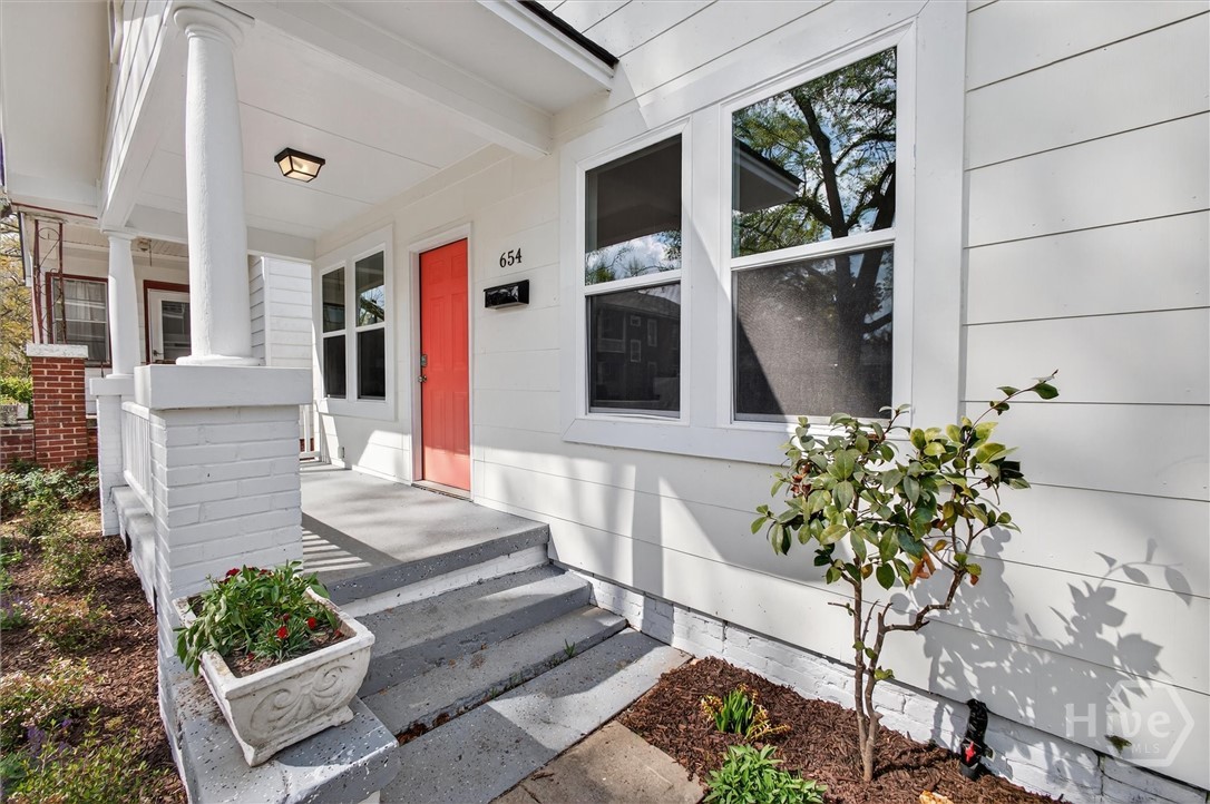 654 East 34th Street Savannah, GA 31401 - Photo 2 of 24