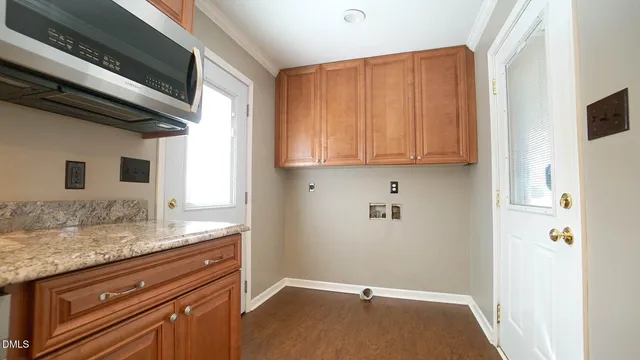 a view of a house with backyard and deck