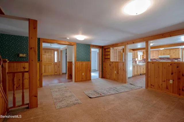 a view of entryway with bathroom