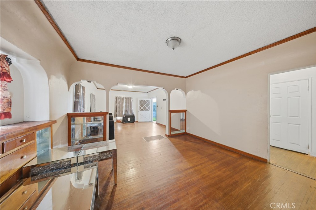 511 North Chester Avenue Compton, CA 90221 - Photo 2 of 9