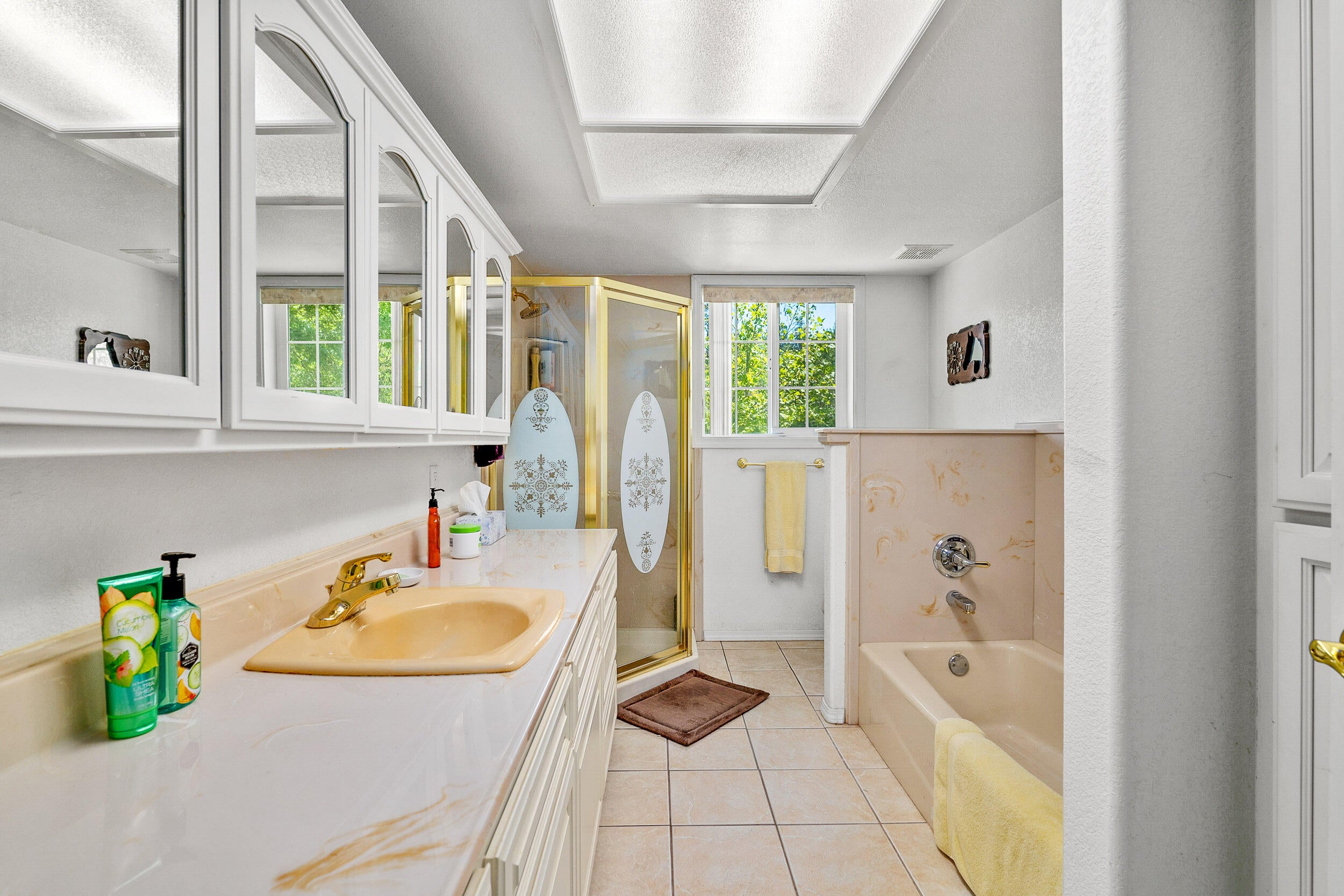 14845 Water Gap Road Williams, OR 97544 - Photo 23 of 44 Guest Bath