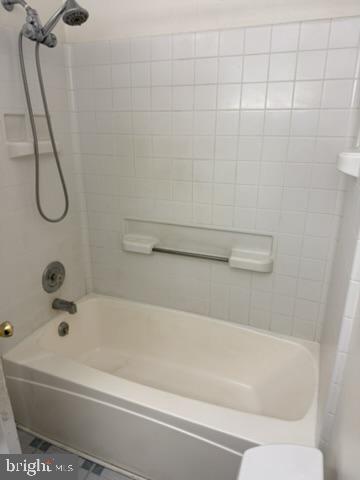 1485 South Timber Ridge Road Cross Junction, VA 22625 - Photo 11 of 40 Classic bathroom with tub and shower.