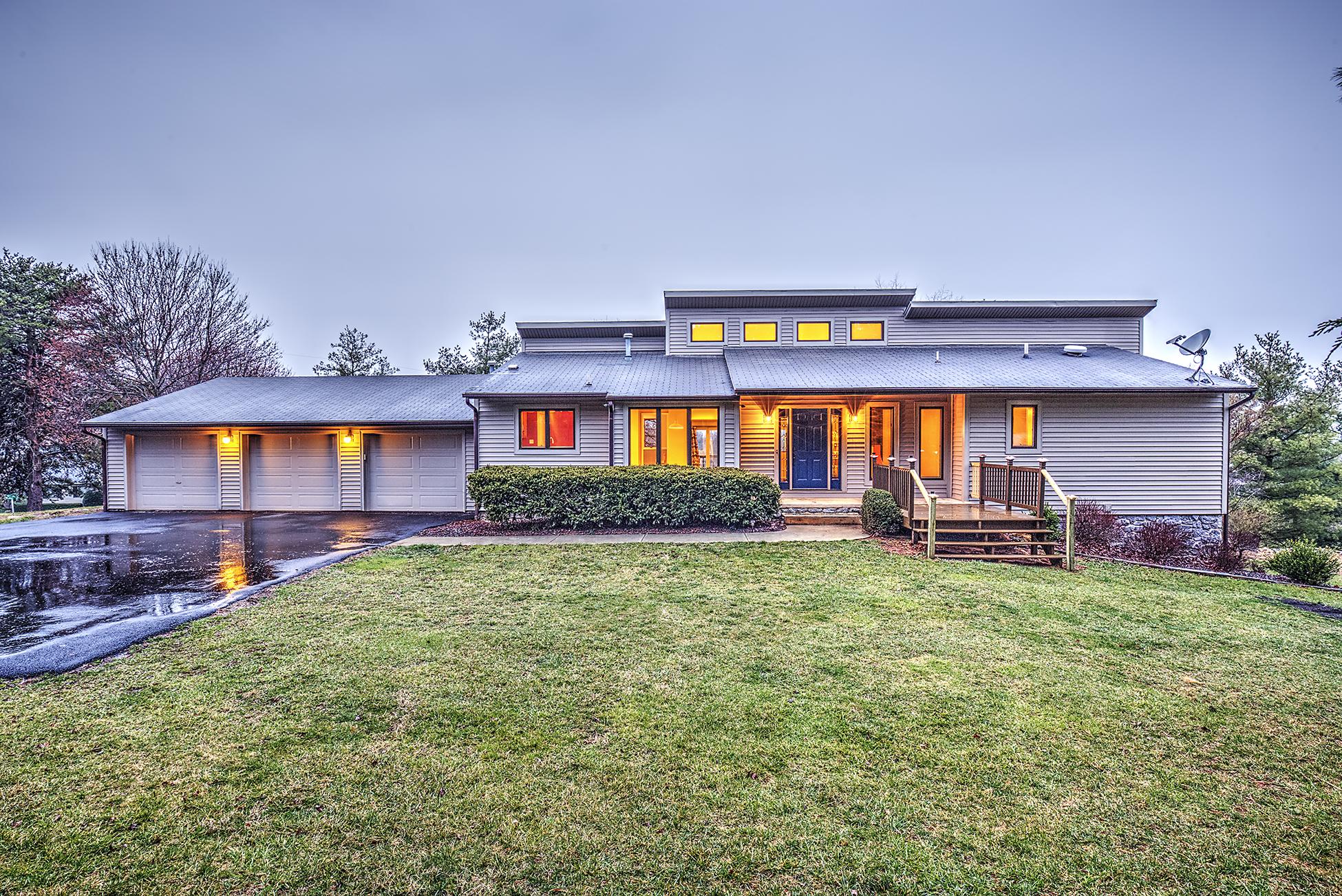 17 Winesap Road Roanoke, VA 24019 - Photo 1 of 30 Front Dusk