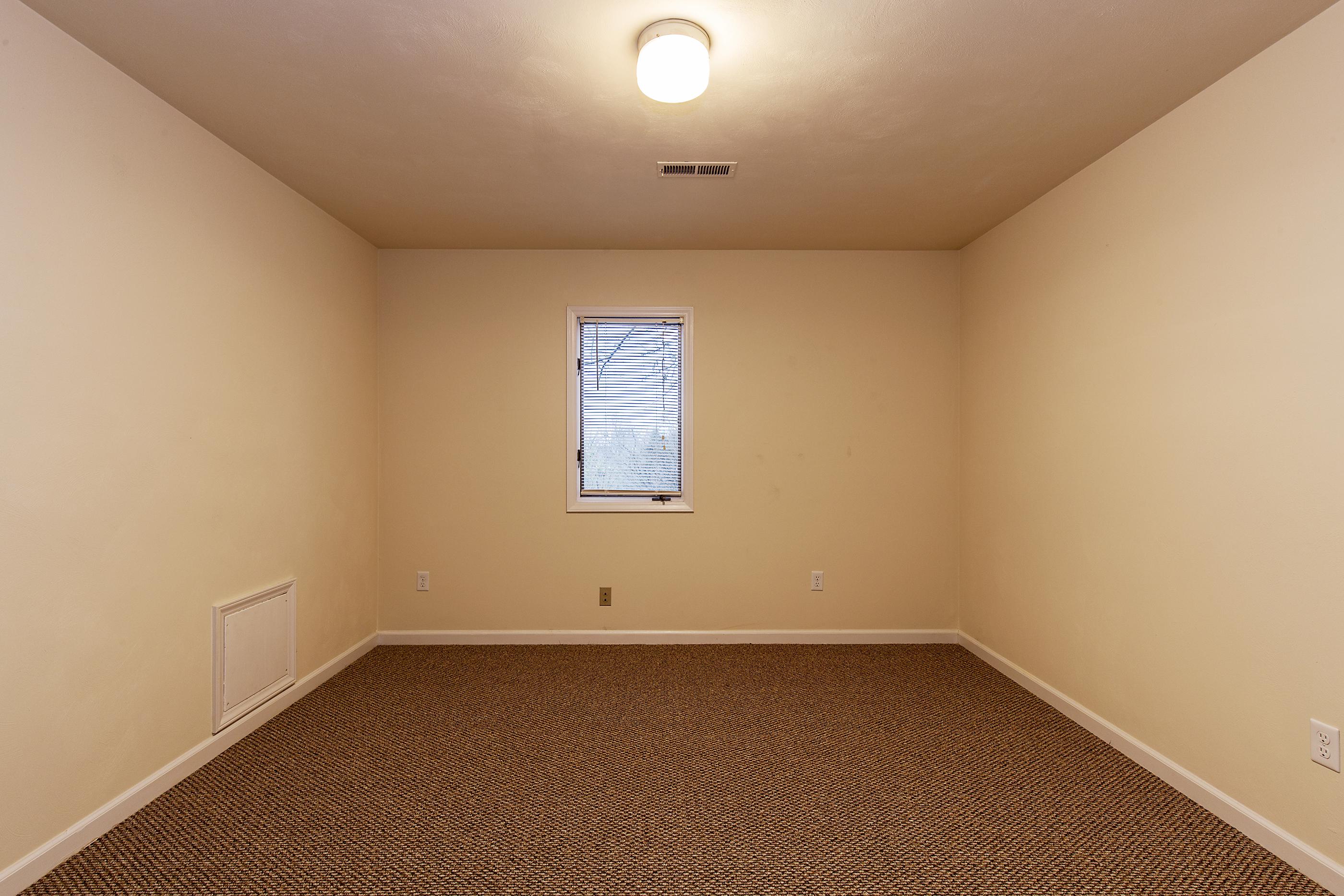 17 Winesap Road Roanoke, VA 24019 - Photo 17 of 30 LowerBedRm