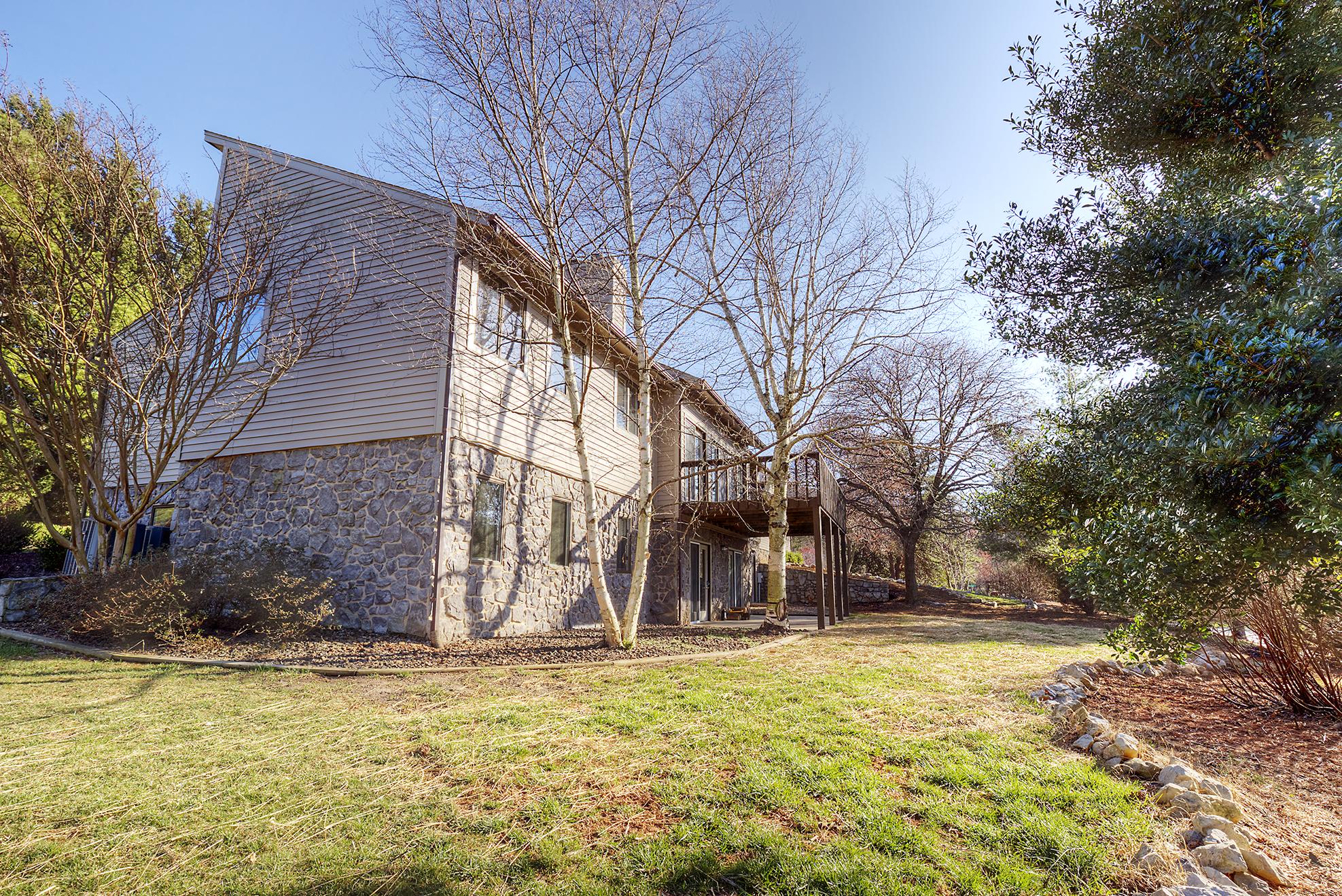 17 Winesap Road Roanoke, VA 24019 - Photo 24 of 30 SideView