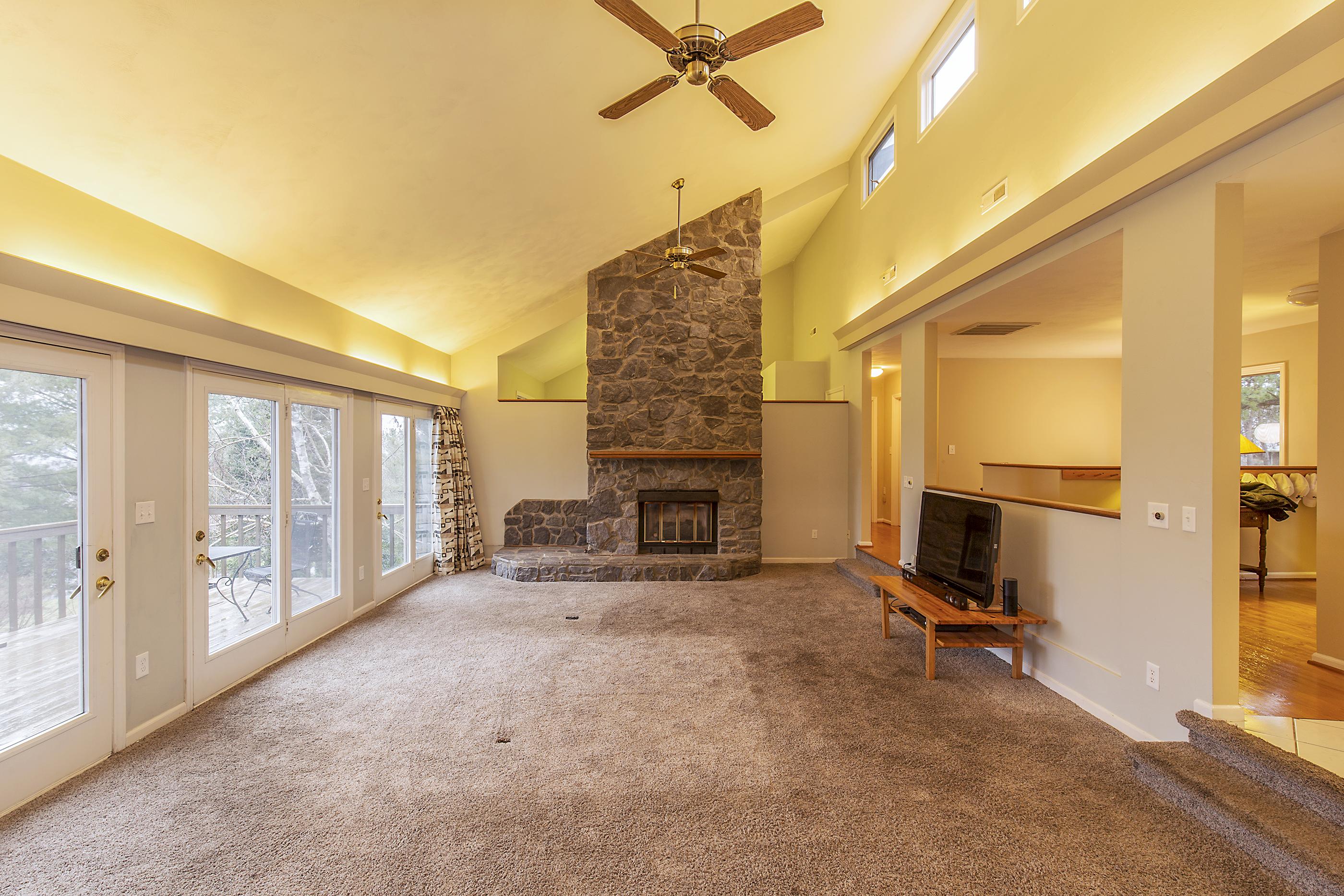 17 Winesap Road Roanoke, VA 24019 - Photo 8 of 30 LivingRm