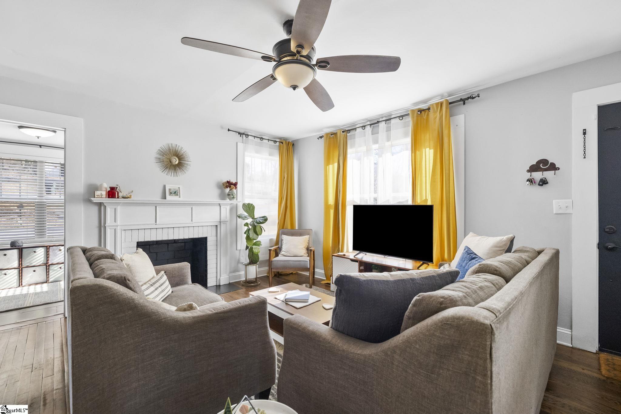 23 Charlotte Street Greenville, SC 29607 - Photo 3 of 34