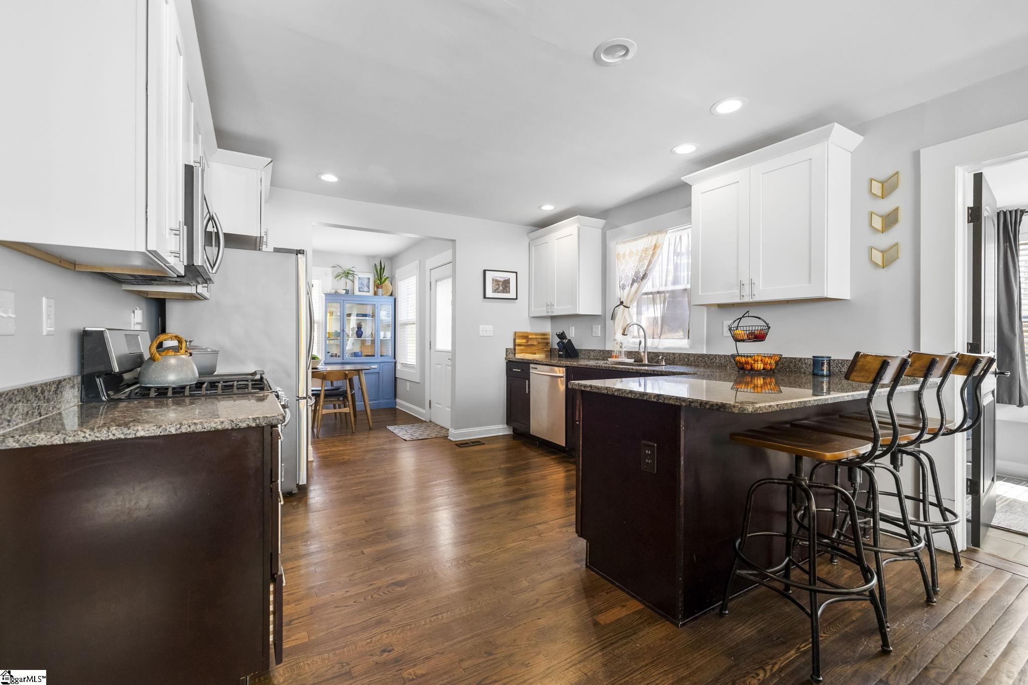 23 Charlotte Street Greenville, SC 29607 - Photo 6 of 34