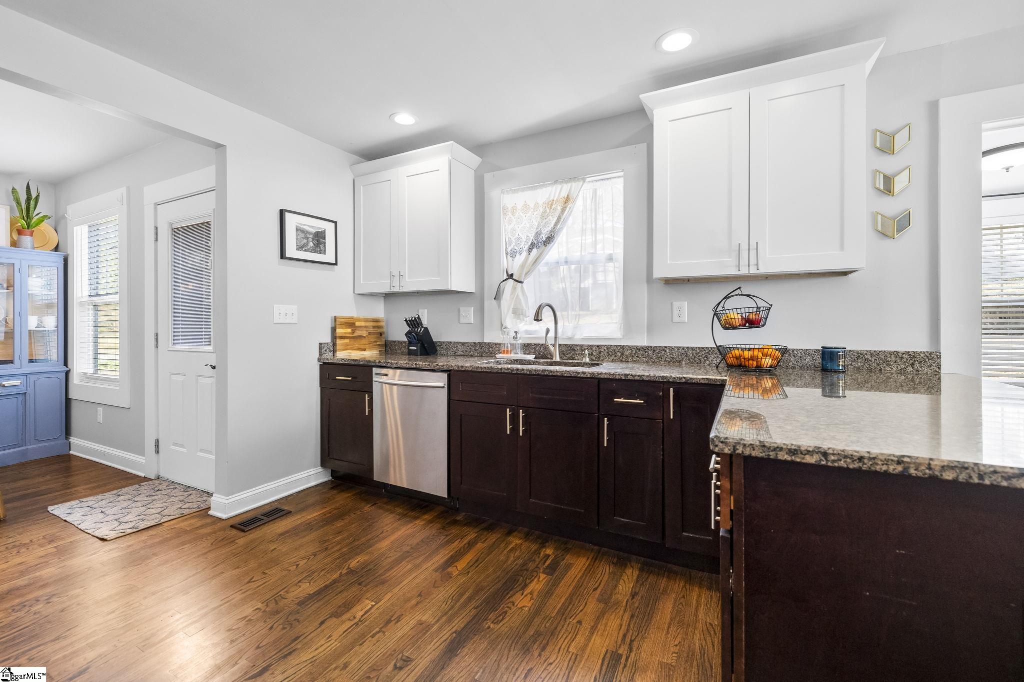 23 Charlotte Street Greenville, SC 29607 - Photo 7 of 34