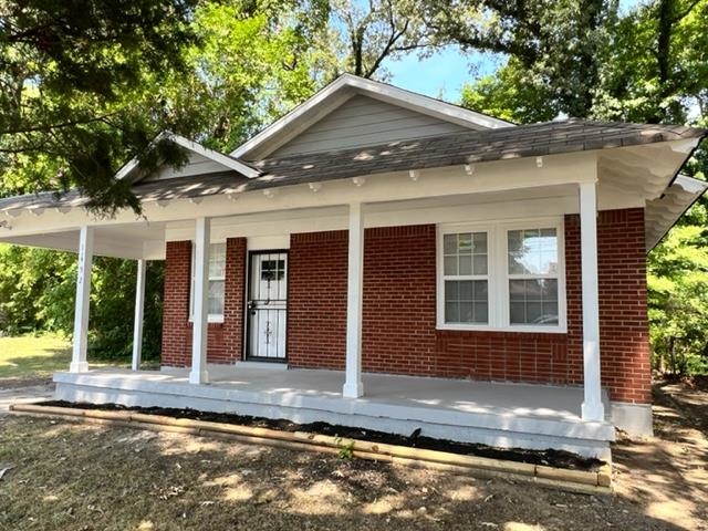 1452 Castalia Street Memphis, TN 38114 - Photo 2 of 24